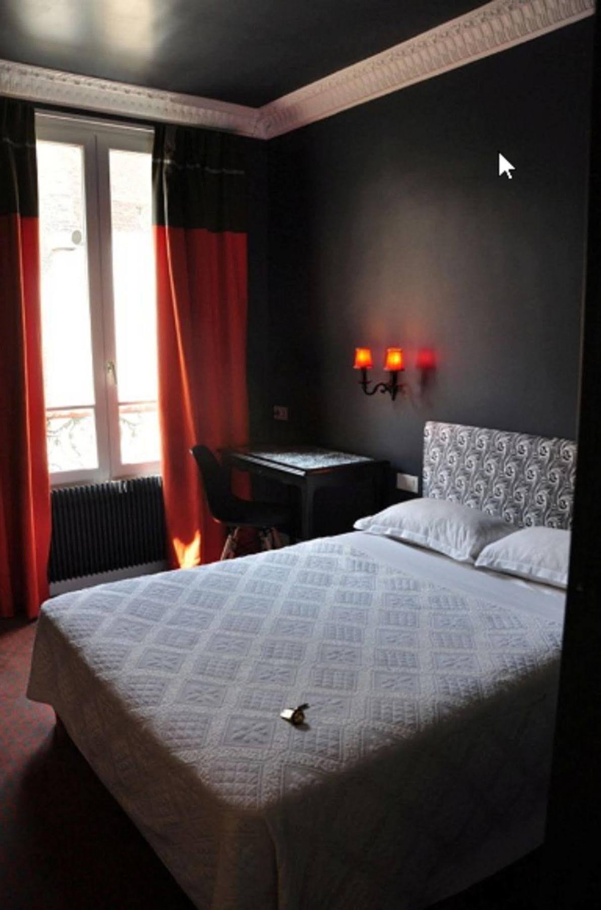 Noir Hotel Parijs